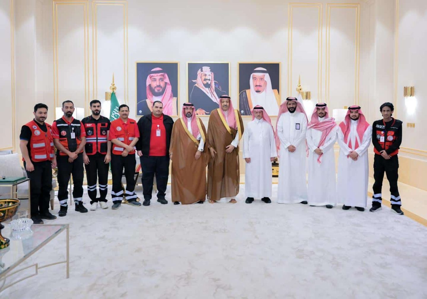 أمير منطقة الباحة يدشّن مشروع “أجهزة الصدمات بالأماكن العامة”
